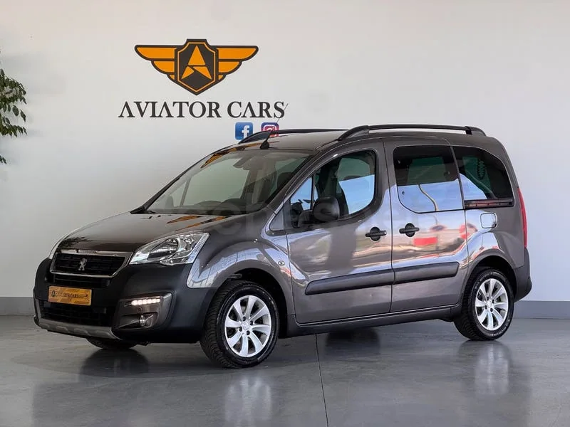 Peugeot Traveller Gris / Plata de 2018